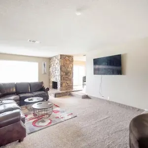 Pool 4 Bedroom 2 Bath Close To Strip Las Vegas